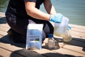 Seremi de Salud del Maule gestiona análisis especializado de muestras del Lago Vichuquén