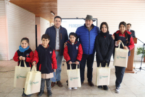 Municipio de Pencahue entrega zapatillas a 781 estudiantes con recursos del Royalty Minero
