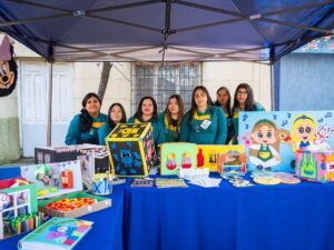 Estudiantes del Liceo San Clemente Entre Ríos protagonizan exitosa Feria de Emprendedores en la Plaza de Armas