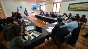 Autoridades fortalecen coordinación intersectorial para avanzar en la protección y recuperación del Lago Vichuquén